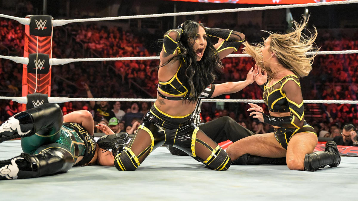 Новые чемпионы WWE среди женских команд коронованы на RAW