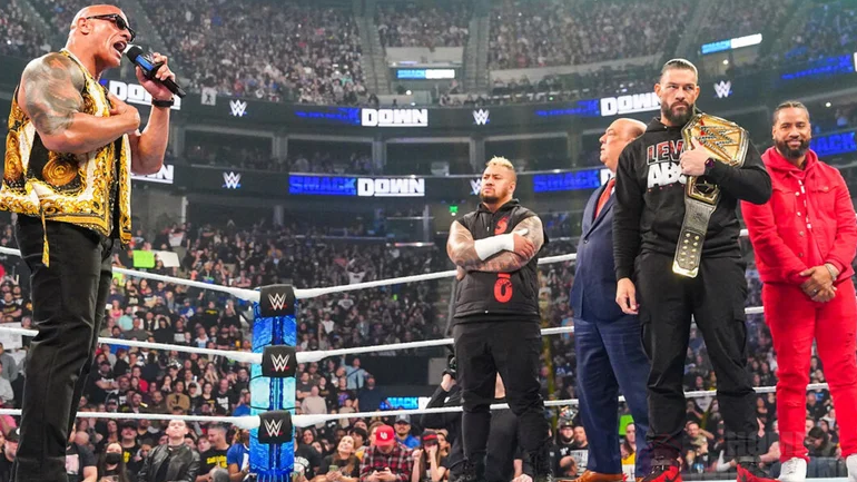Fox влезал сегмент Bloodline на WWE SmackDown в попытке избежать враждебного поведения зрителей