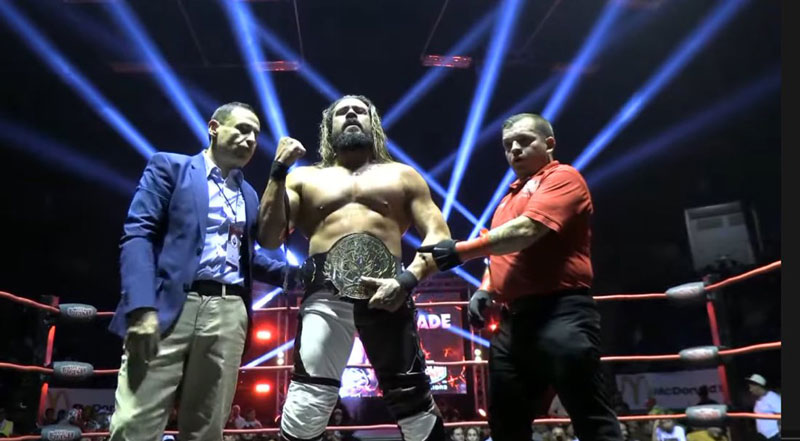 Андраде выиграл титул The Crash Heavyweight в первом матче после ухода из WWE